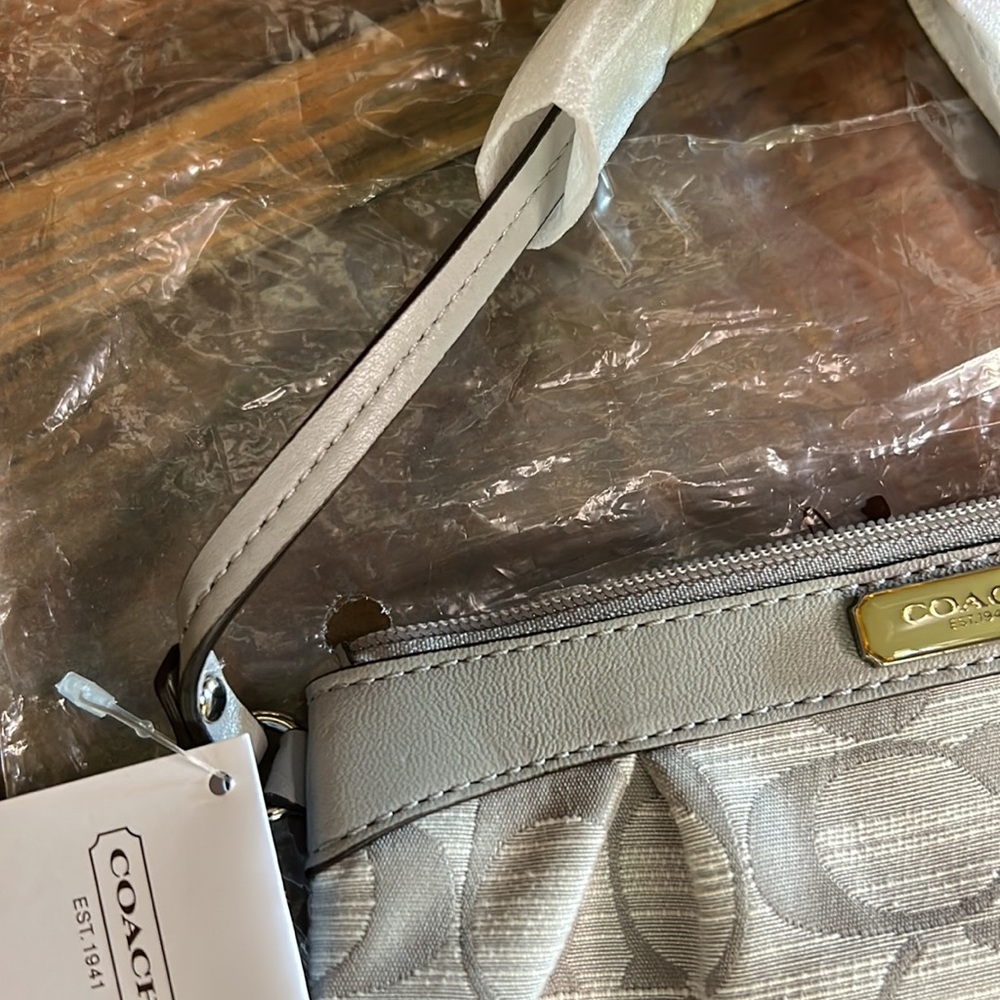 Coach signature medium wristlet BNWT - Picture 8 of 10